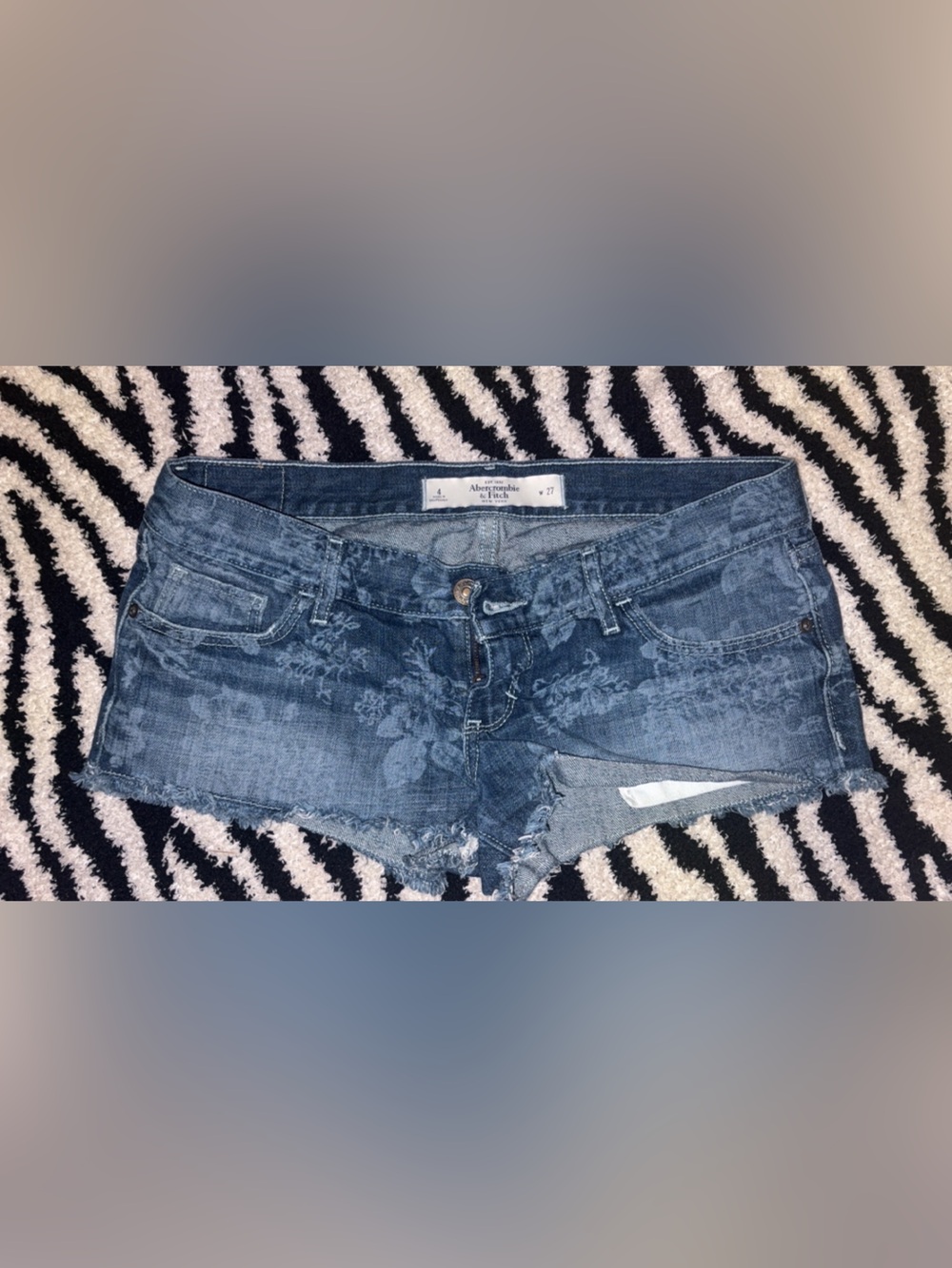 Abercrombie & Fitch Women's Blue Floral-Print Denim Shorts